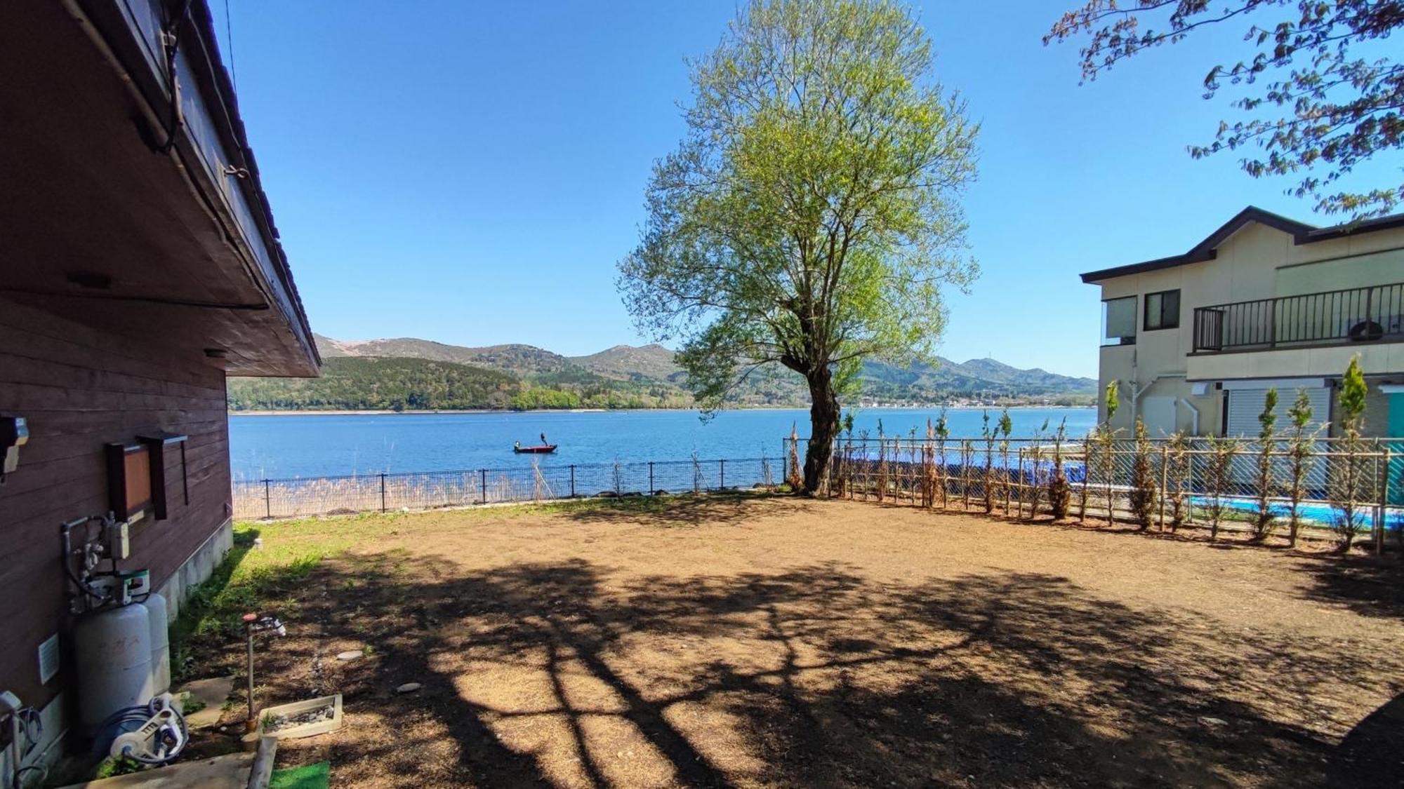 Вилла N Yamanakako Club Экстерьер фото